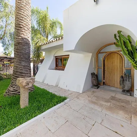Amazing With Stunning Outdoor Space & Views Holiday home