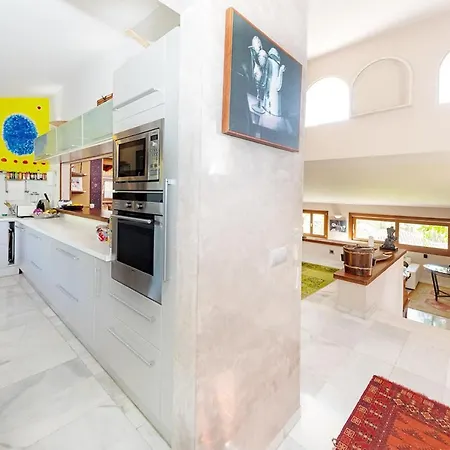 Amazing With Stunning Outdoor Space & Views בית נופש *