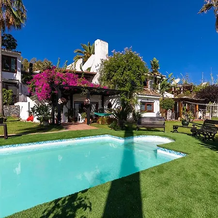 Amazing With Stunning Outdoor Space & Views בית נופש מארבלה
