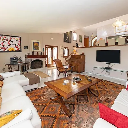 Amazing With Stunning Outdoor Space & Views מארבלה