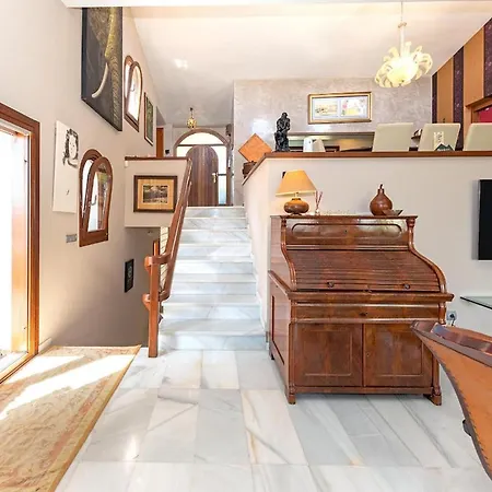 בית נופש Amazing With Stunning Outdoor Space & Views מארבלה